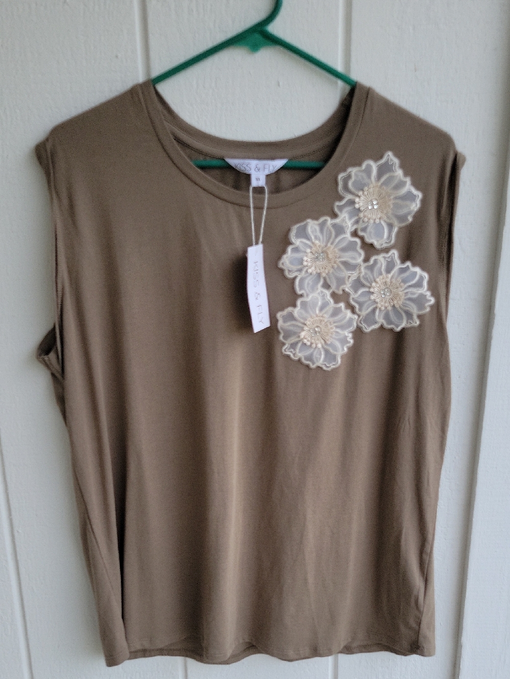 Sleeveless Taupe Tank with Ivory Floral Appliqués Kiss&Fly